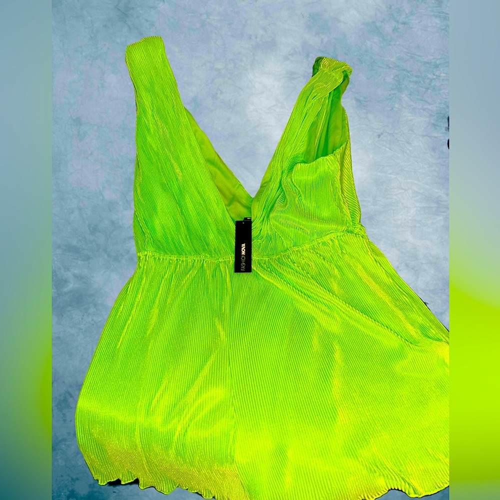 NEVER WORN PLUS SIZE FASHION NOVA NEON GREEN ROMPER